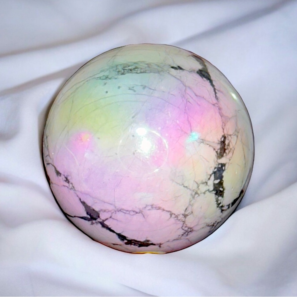 Aura Howlite